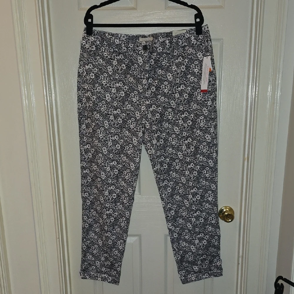 Talbots Womens Chinos with Black and White Floral‎ Pattern